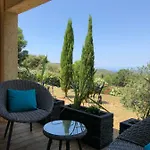 Couette-café Au Pied Des Oliviers 3*