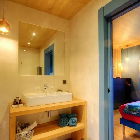 Au Pied Des Oliviers