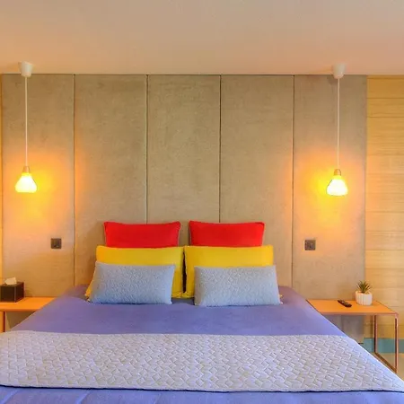 Au Pied Des Oliviers