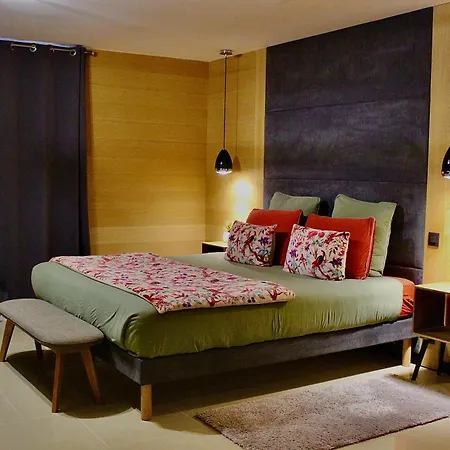 Au Pied Des Oliviers 3*