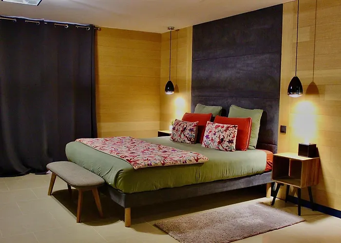 Au Pied Des Oliviers 3*