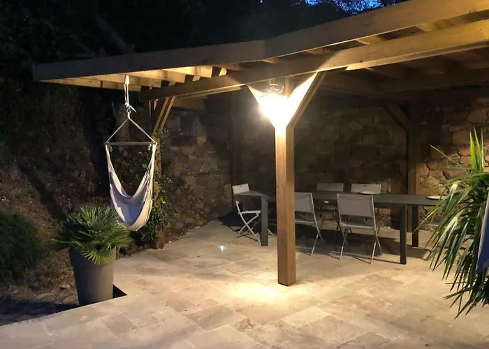 Au Pied Des Oliviers