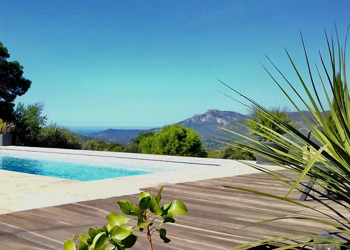 Couette-café Au Pied Des Oliviers 3*